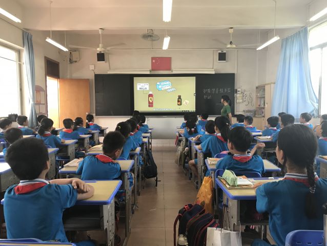 沙朗小學(xué)  組織全校”護苗?禁毒?綠書簽行動”主題班會  照片1.JPG