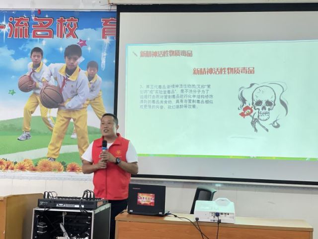 禁毒宣傳進(jìn)校園，讓青春綠色無(wú)毒 (3).jpg