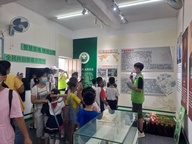 三鄉(xiāng)鎮(zhèn)開展“拒絕毒品，你我同行“禁毒教育基地參觀活動照片1.jpg